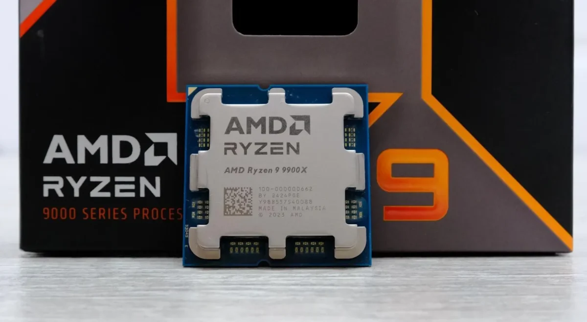 AMD Ryzen 9 9900X : Performances optimisées pour les applications professionnelles Le AMD Ryzen 9 9900X est conçu pour offrir des performances exceptionnelles dans les tâches multitâches et les applications professionnelles. Avec ses 12 cœurs et 24 threads, il permet une gestion efficace des charges de travail intensives. Sa fréquence de base de 4,4 GHz et son boost jusqu’à 5,6 GHz assurent une réactivité optimale. Grâce à la technologie Zen 5, il offre des améliorations significatives en termes de performances par rapport aux générations précédentes. GadgetVersus 🎮 AMD Ryzen 9 9900X : Idéal pour les jeux vidéo Le AMD Ryzen 9 9900X est particulièrement adapté aux joueurs recherchant des performances élevées. Sa technologie Zen 5 permet d’améliorer les performances dans les jeux vidéo, offrant des fréquences d’images plus élevées et une expérience de jeu fluide. Il est compatible avec les cartes mères AM5, offrant ainsi une solution de mise à niveau efficace pour les configurations existantes. Son TDP de 120 W nécessite un système de refroidissement adéquat pour maintenir des performances optimales. 🛠️ AMD Ryzen 9 9900X : Facilité d’intégration et compatibilité AMD Ryzen 9 9900X