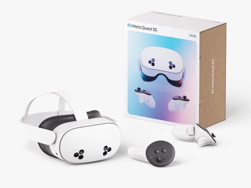 Casque de réalité virtuelle Meta Quest 3S 128 Go vue de face avec ses manettes